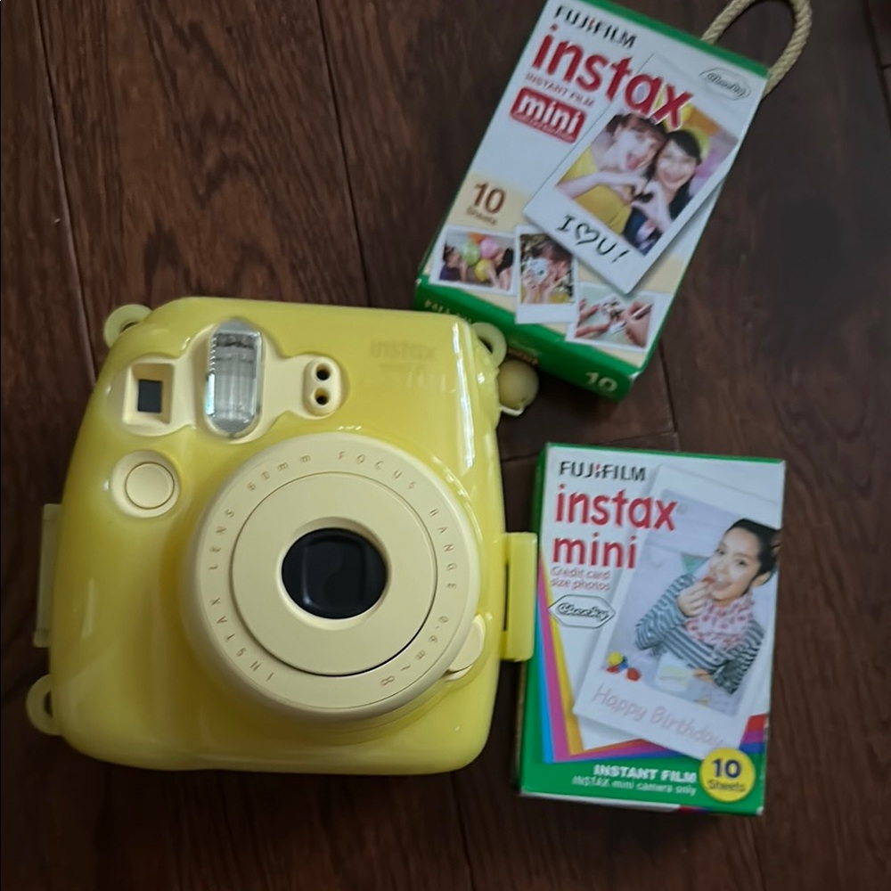 Fujifilm Instax Mini in Bright Yellow